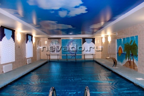 Потолки в бассейне