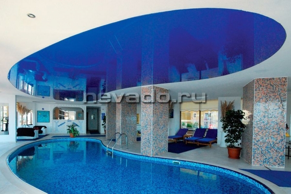 Потолки в бассейне