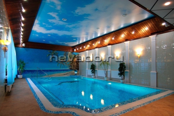Потолки в бассейне