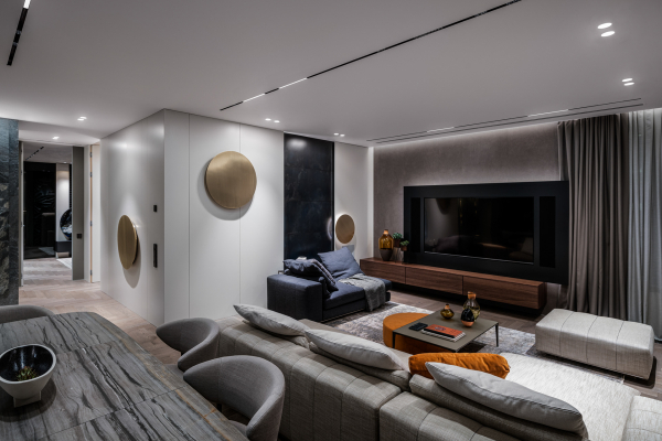 Теневые потолки с треками в гостиной