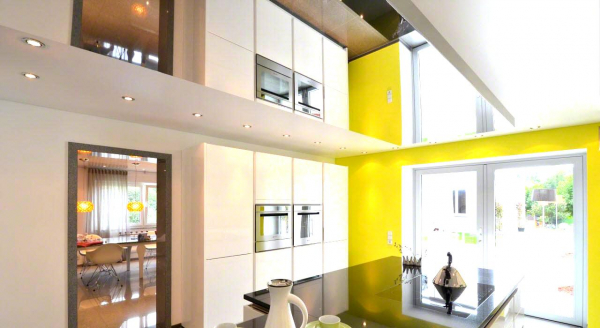 Фото зеркального потолка в доме