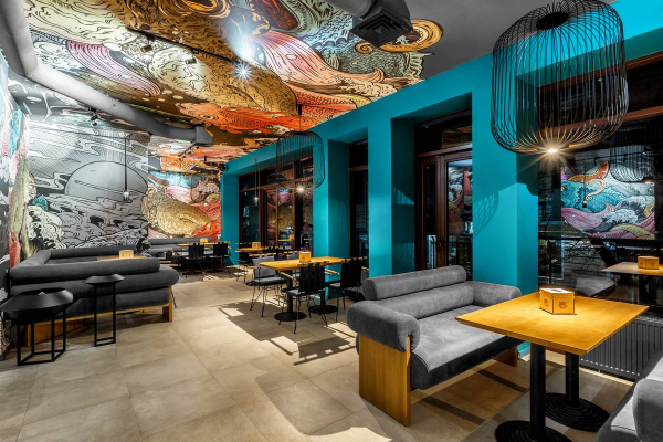 Яркий потолок с фотопечатью