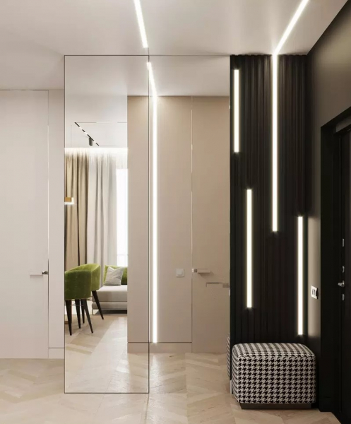 Потолок со световыми линиями в коридоре