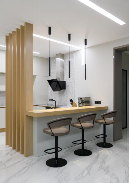 Бесщелевой потолок над барной стойкой