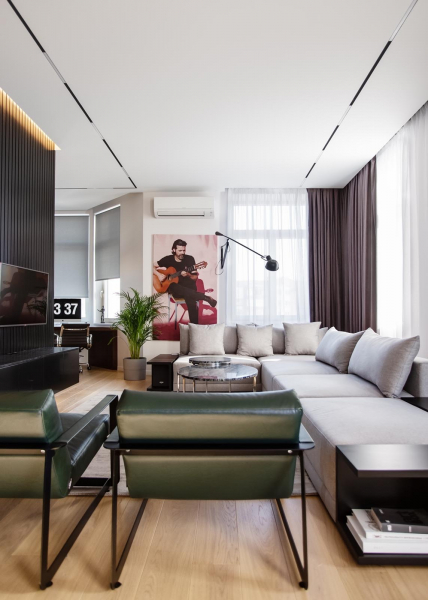 Потолок с треками и нишей