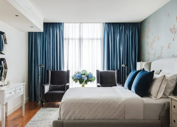 Фото потолка со встроенным карнизом