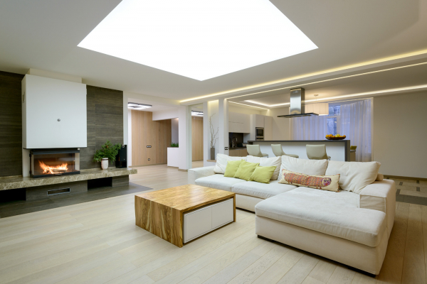 Светопрозрачный потолок в гостиной