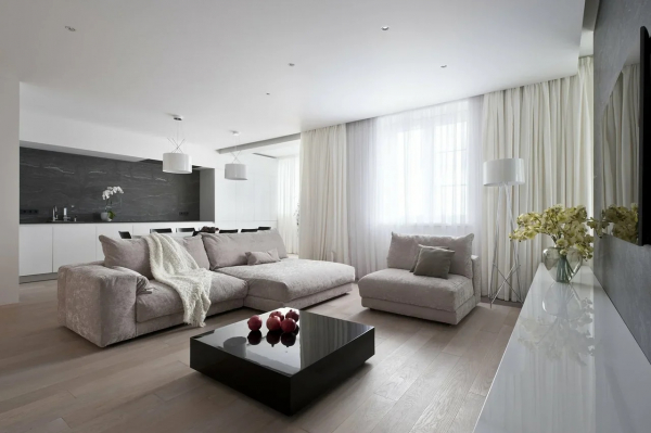 Белый потолок с нишей под карниз