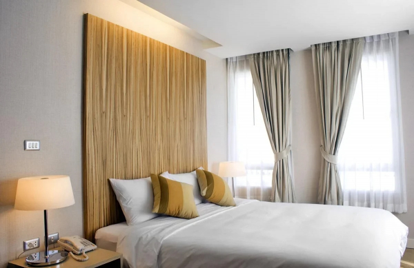 Фото потолка с нишей под карниз