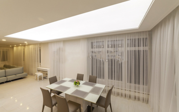 Световой натяжной потолок