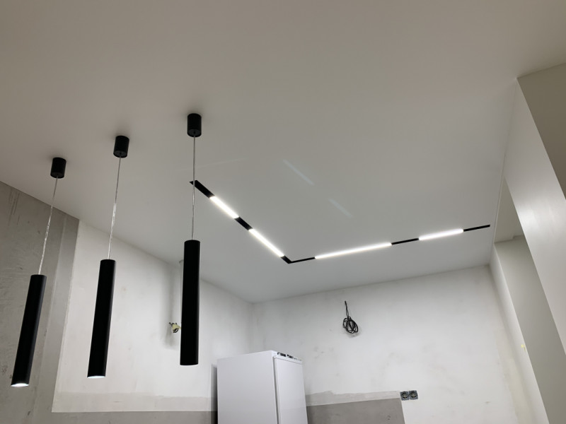 Глянцевые натяжные потолки в СПБ