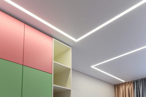 Потолок со световыми линиями #1